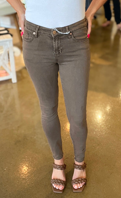 Gisele Dark Oak